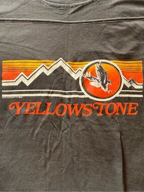 Vintage Men’s Medium Yellowstone T-Shirt w/ stains